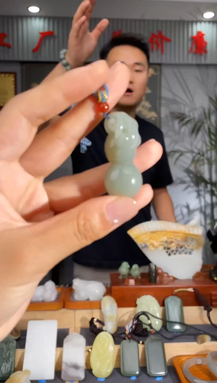 和田玉未镶嵌颈饰1