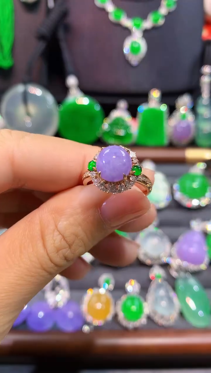 18K金镶嵌戒指翡翠戒指