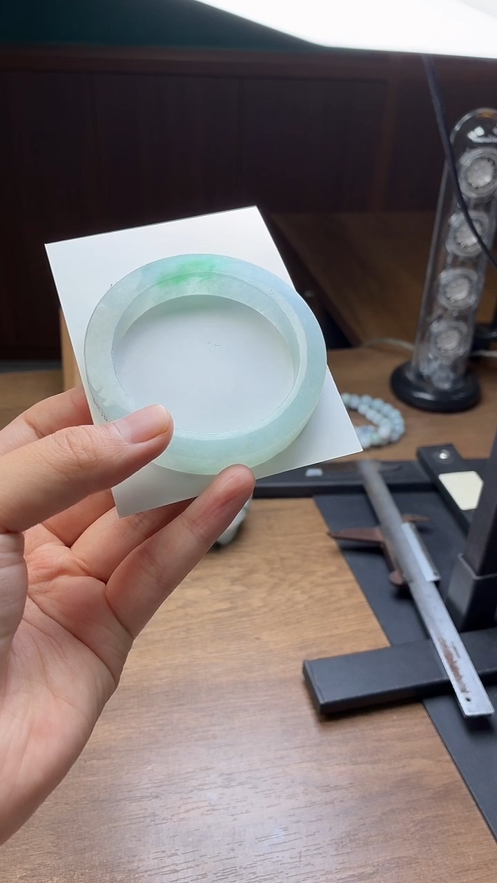 未镶嵌手镯定制翡翠肉**贝定制