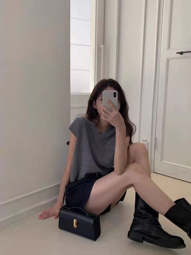现ounce韩国东大门女2025秋季新款洋气百搭简约V领通勤针织马甲