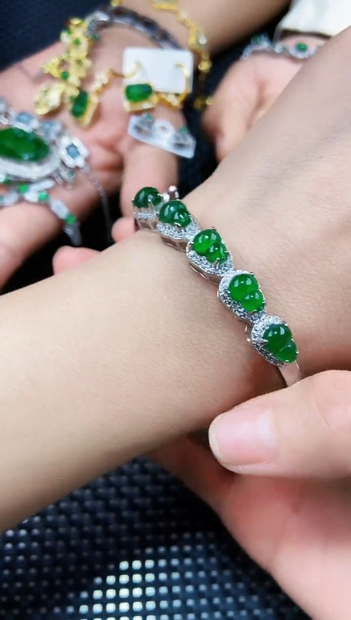 【闪购商品】翡翠手镯未镶嵌111111111