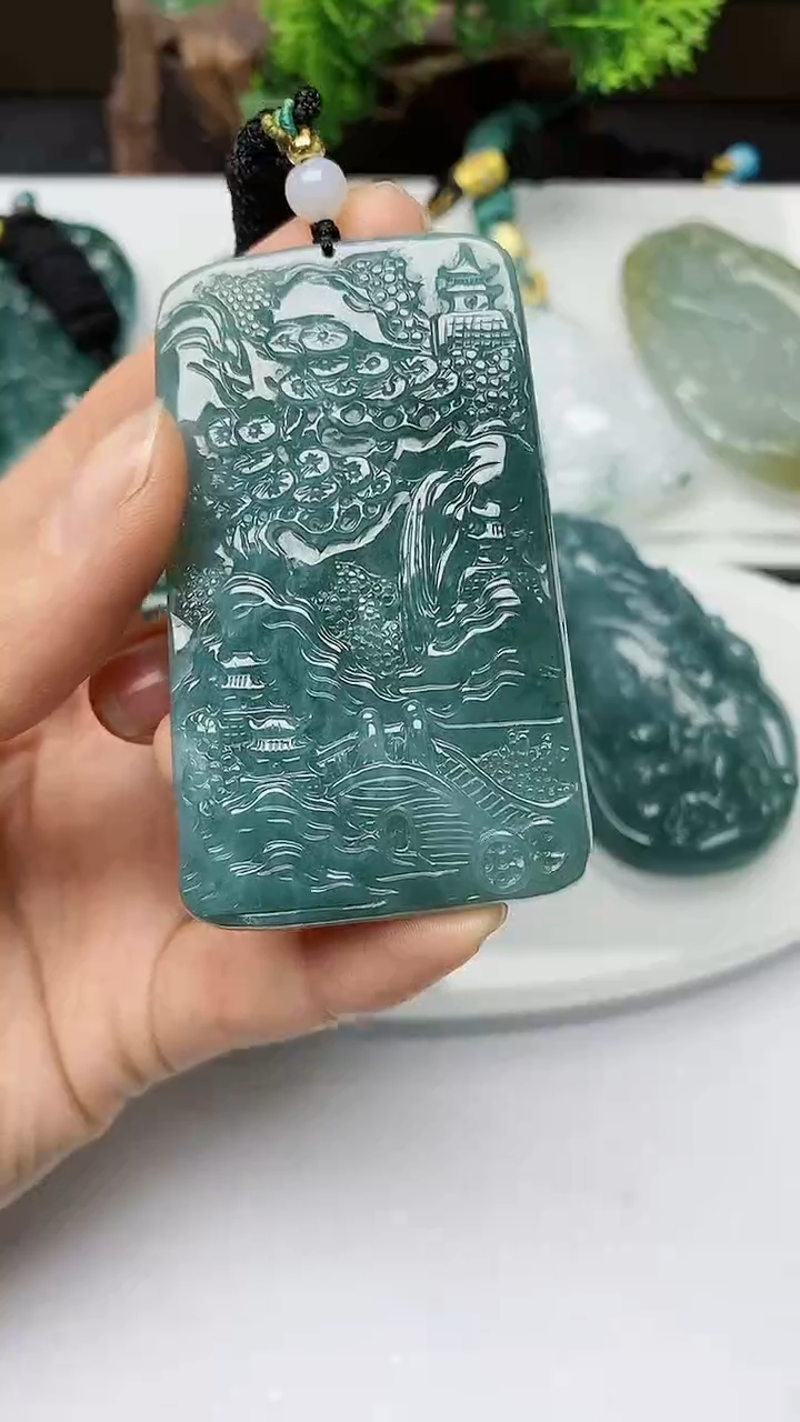 【闪购商品】翡翠颈饰未镶嵌        