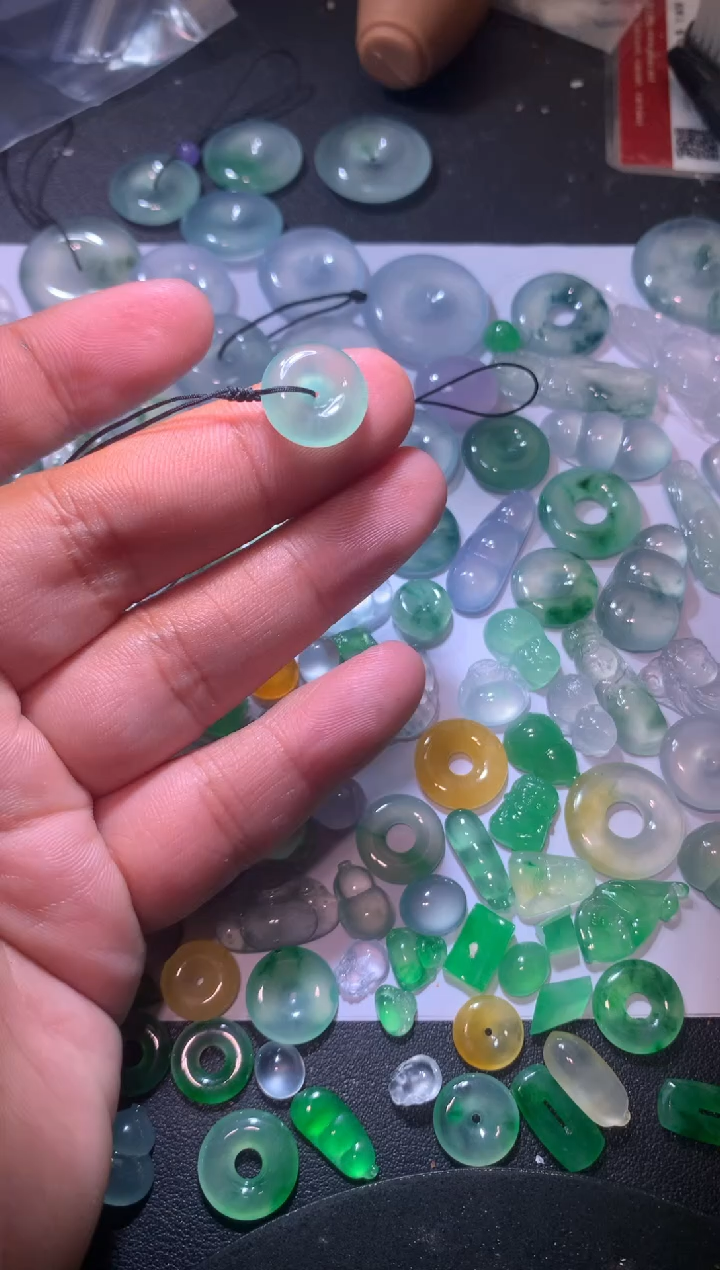 【闪购商品】翡翠颈饰未镶嵌平安扣