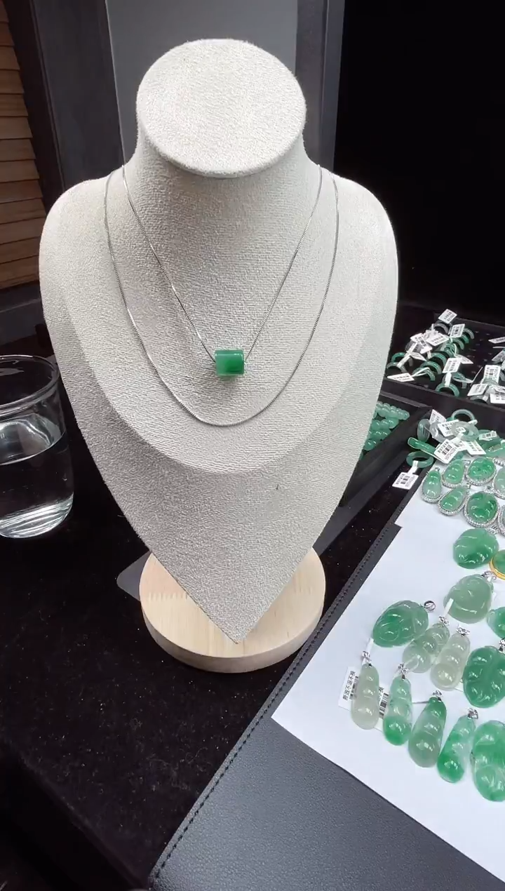 吊坠(不含链)未镶嵌石英质玉（非洲翠）24.21路路通