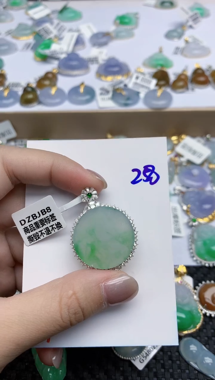 【闪购商品】翡翠颈饰18K金镶嵌天然翡翠A货