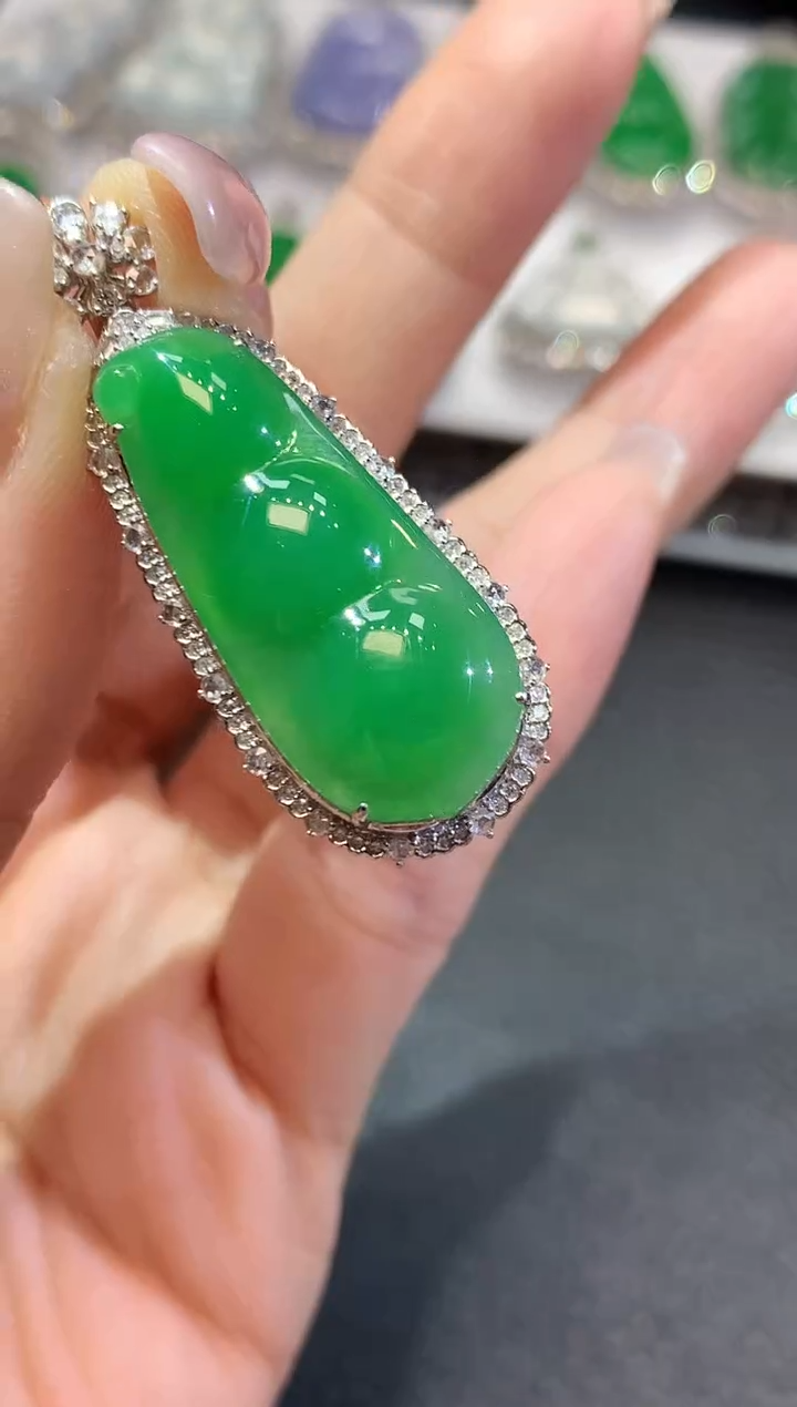 【闪购商品】翡翠吊坠(不含链)18K金镶嵌C86