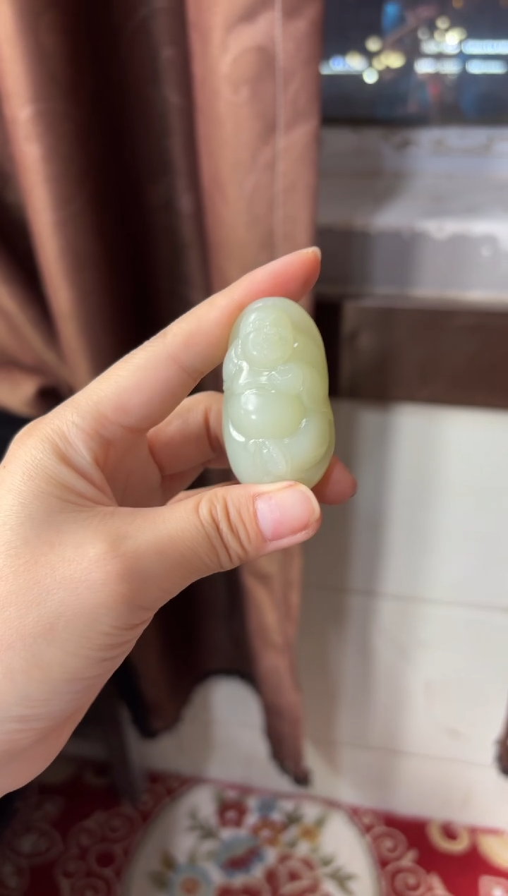 【闪购商品】和田玉吊坠(赠链)未镶嵌且末微色差迪克兰吊坠