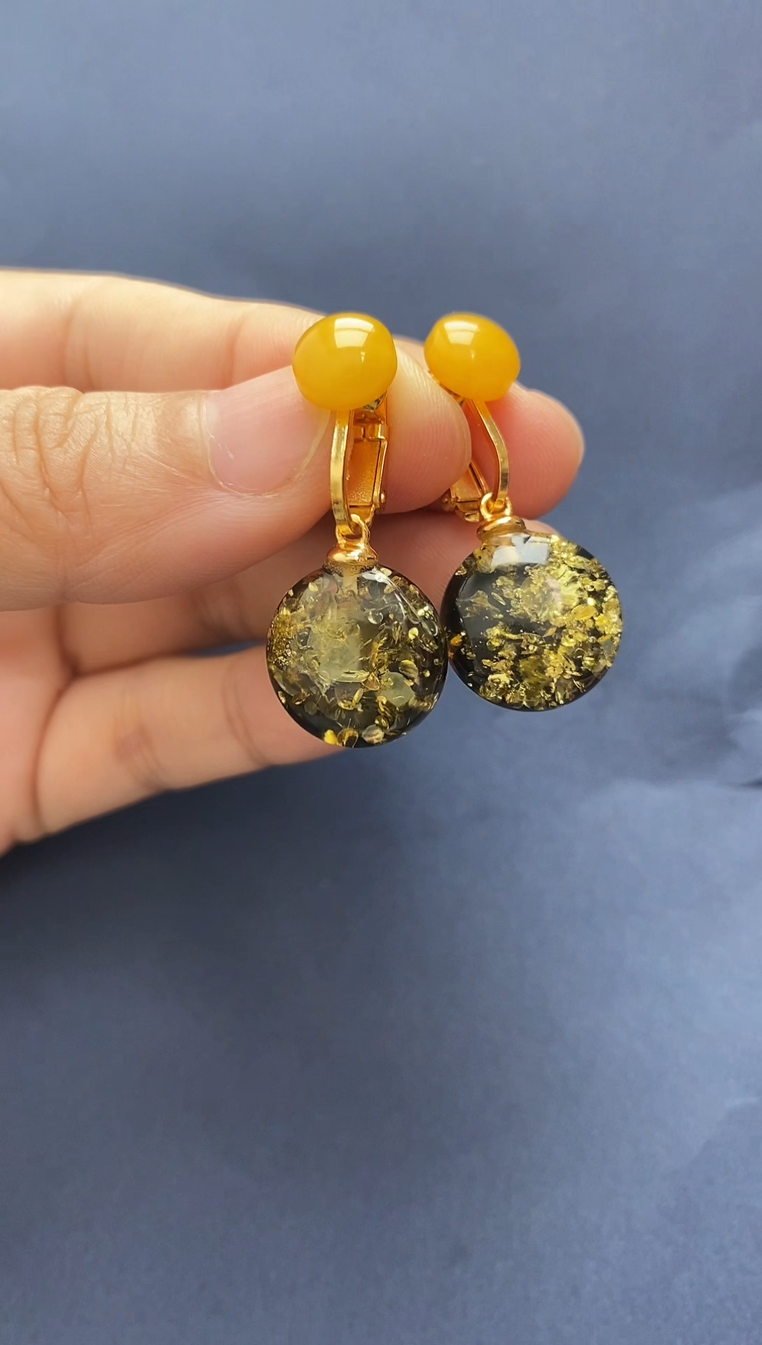 裸石琥珀未镶嵌耳坠