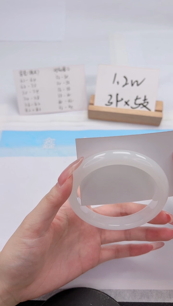 【闪购商品】石英质玉手镯未镶嵌186-62.7