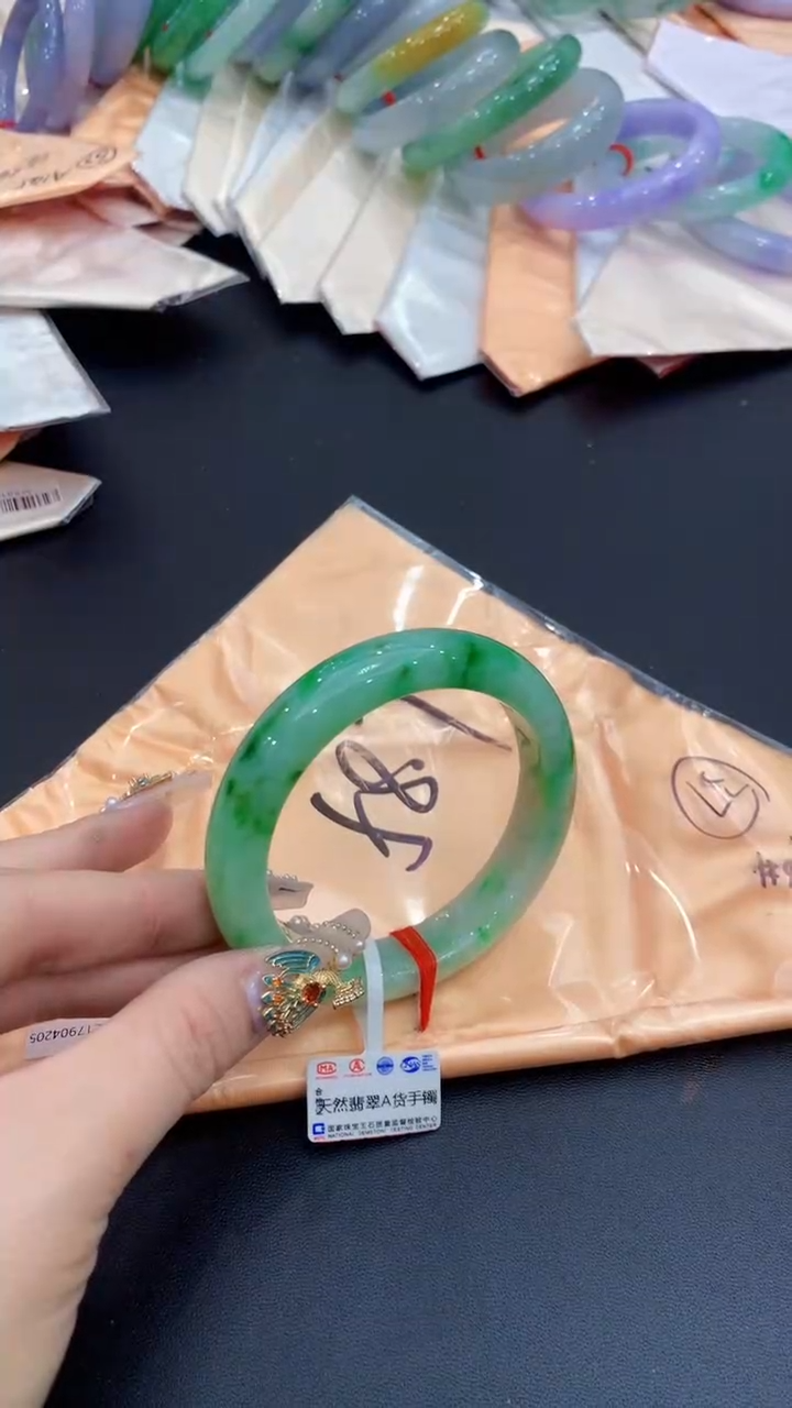 【闪购商品】翡翠手镯未镶嵌0867484091