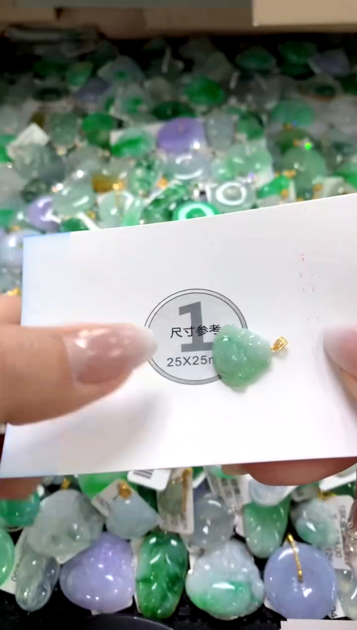 颈饰18K金镶嵌翡翠1111111111111111