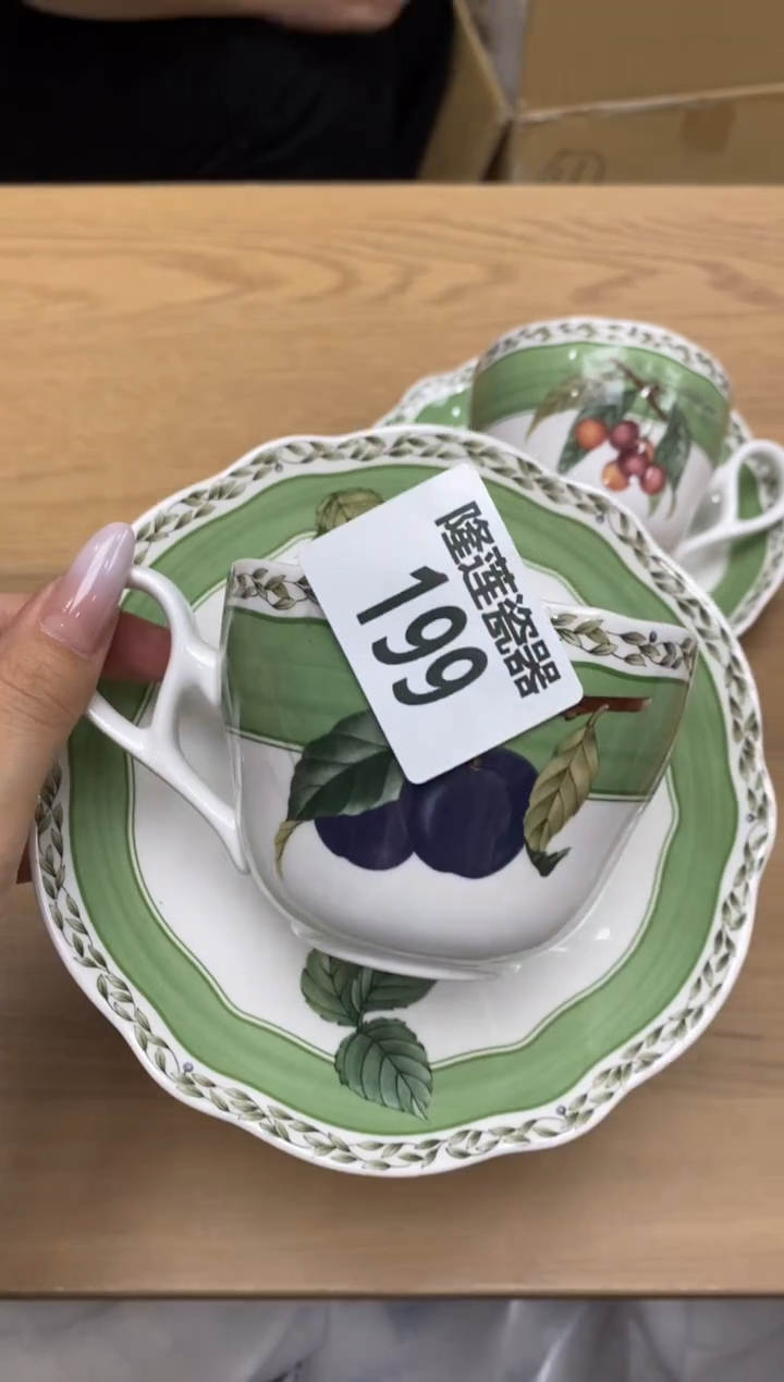 瓷片冈*隆莲瓷器欢迎大家