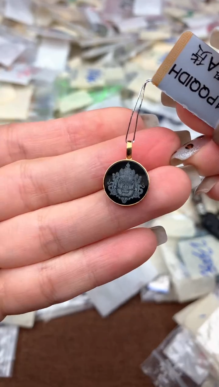 18K金镶嵌挂件翡翠—