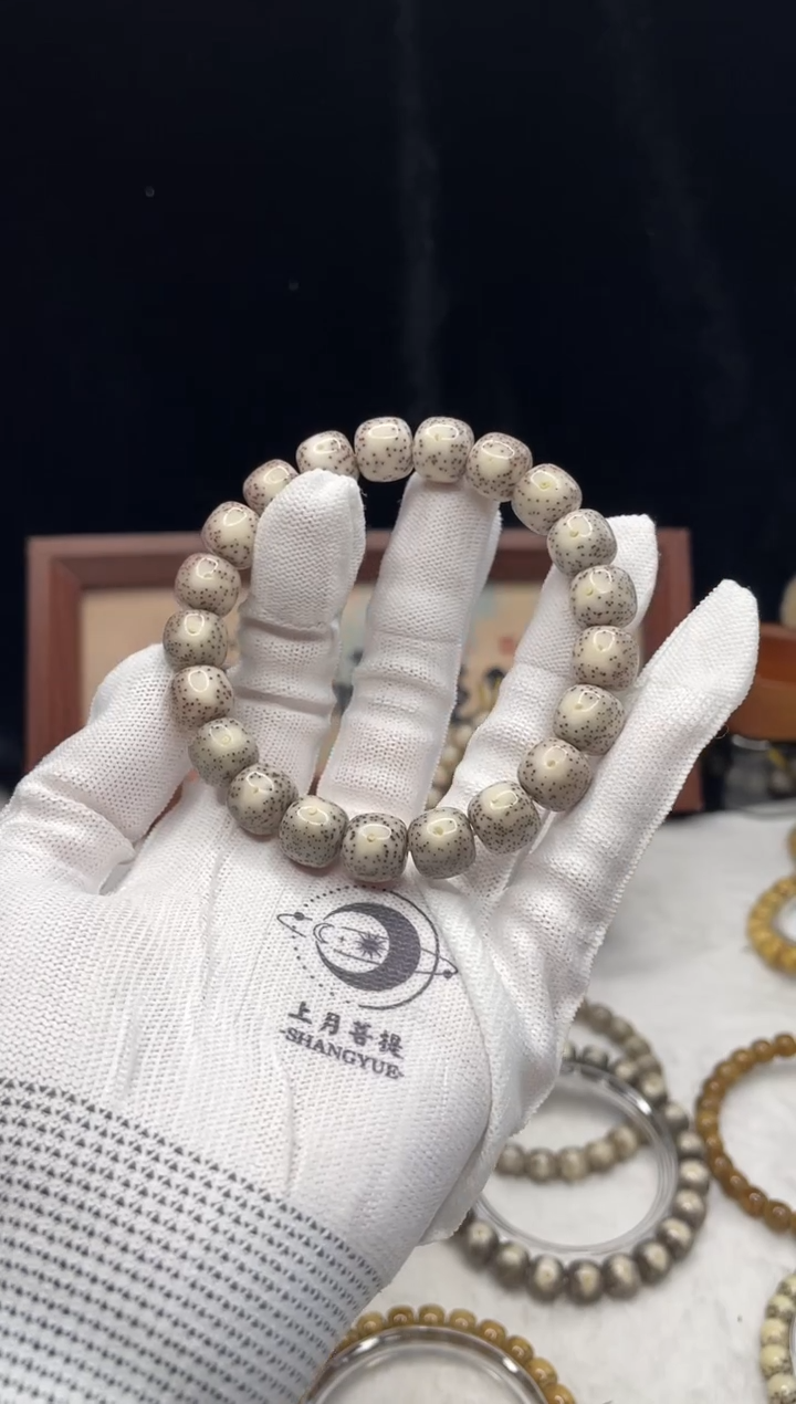 吊坠星月菩提Q24 11X10单圈 F08