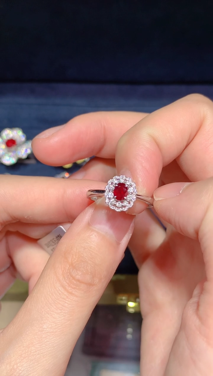【闪购商品】红宝石戒指18K金镶嵌0.5CT