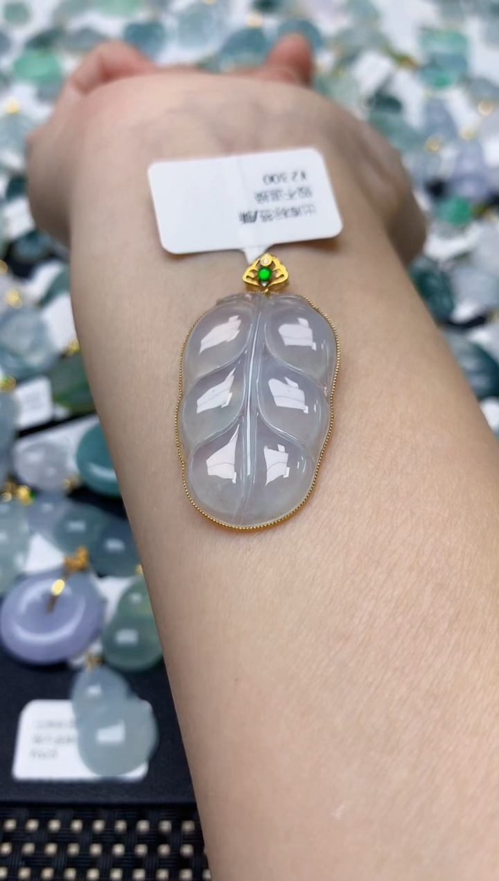 颈饰18K金镶嵌翡翠天然缅甸A货翡翠