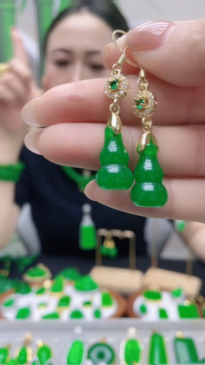 14K金镶嵌翡翠耳饰A103