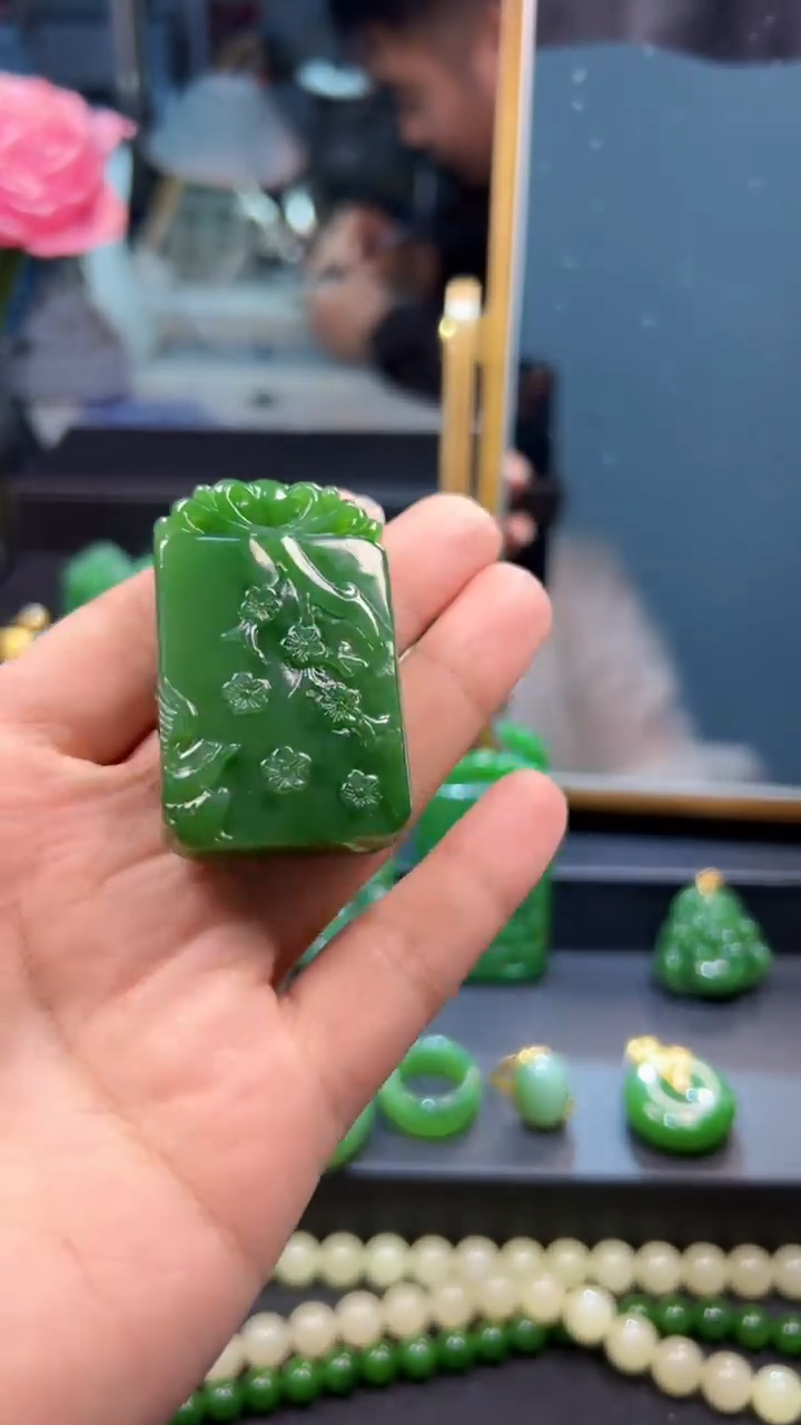 和田玉（碧玉）未镶嵌颈饰1