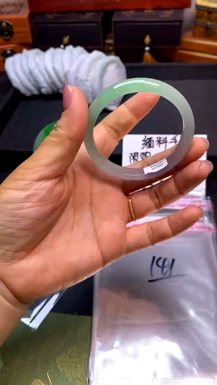 时尚女款缅料手镯142