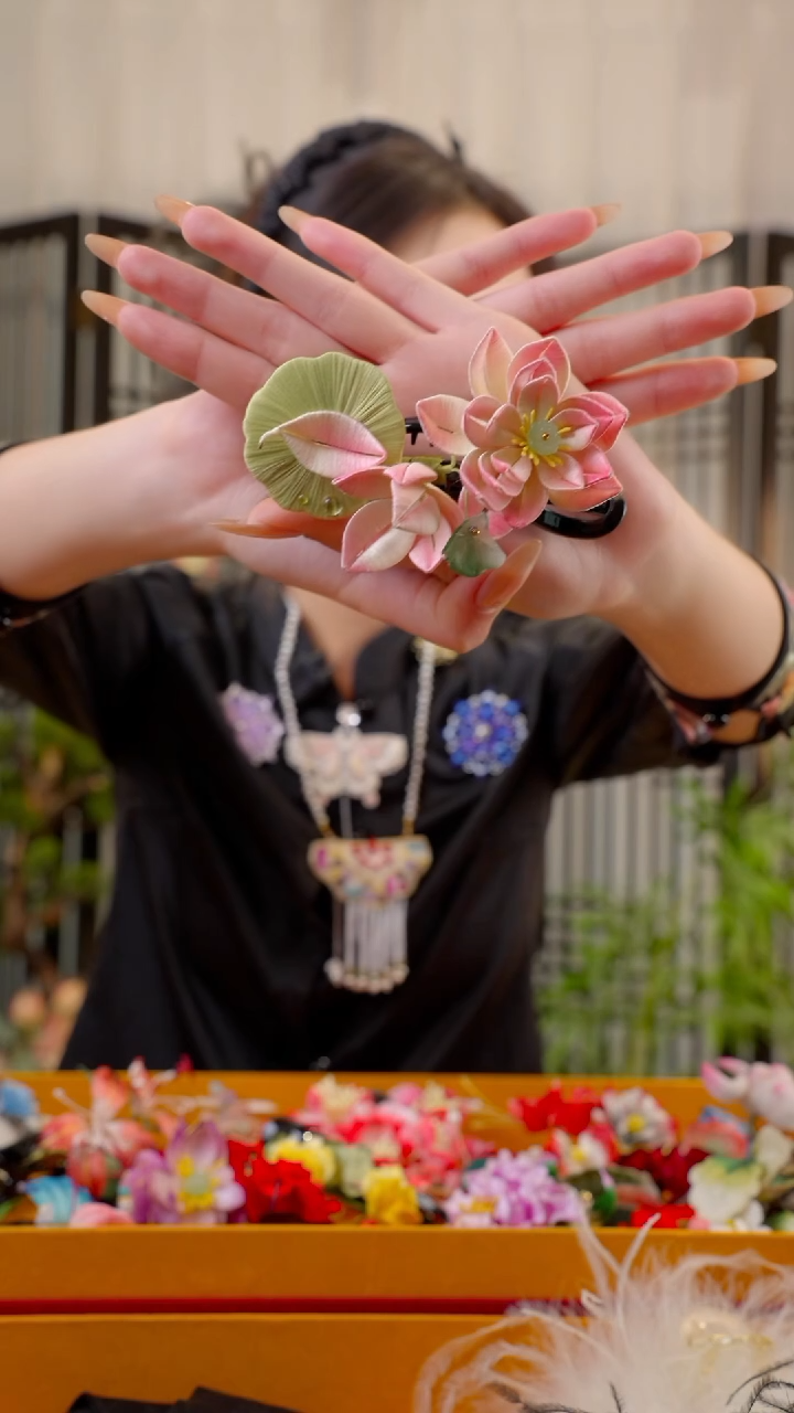 织绣爱****7非遗苏绣绒花手工饰品