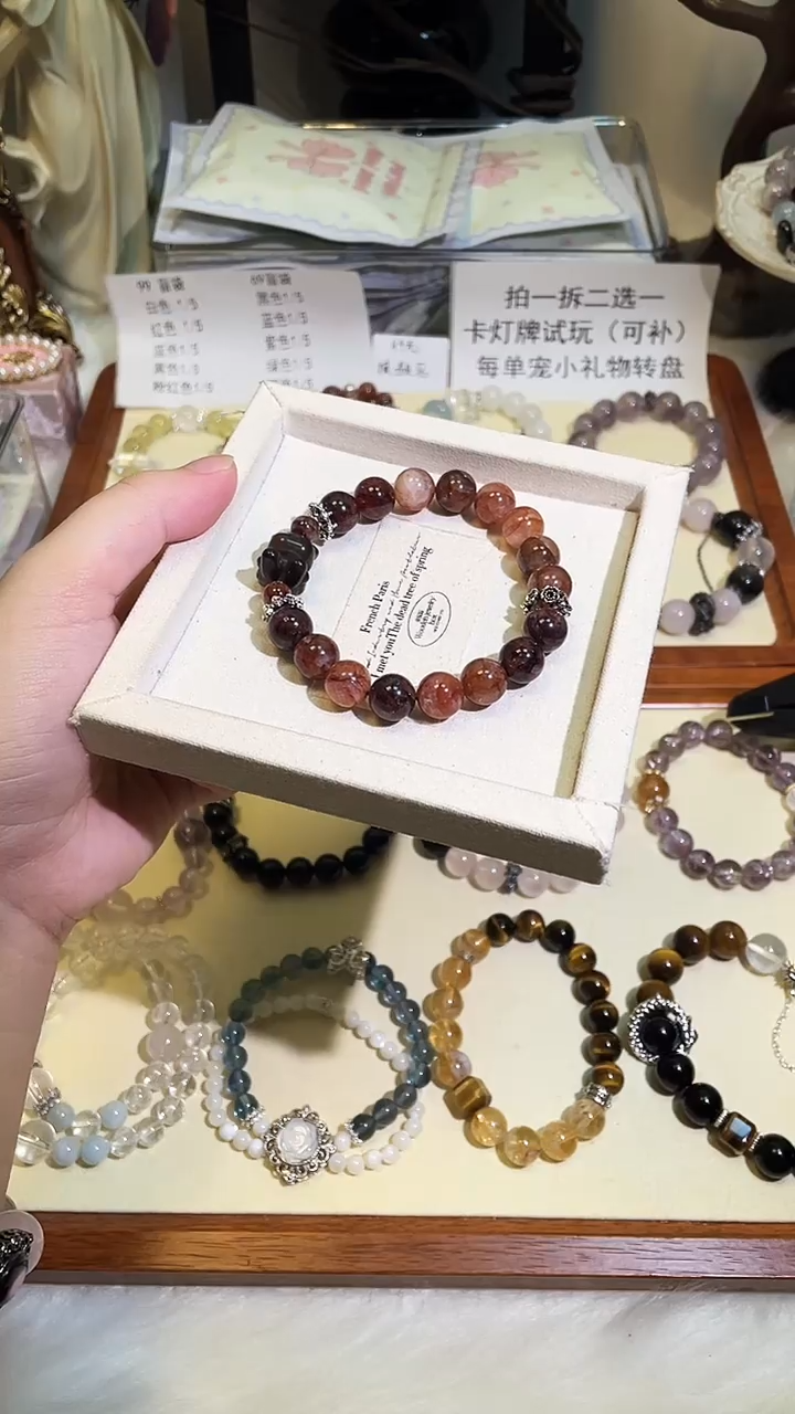 水晶手链未镶嵌牛血红胶花