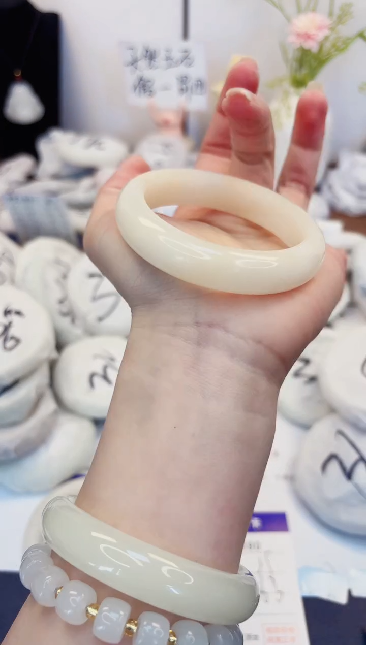 【闪购商品】石英质玉手镯未镶嵌490-财气镯-圈口56