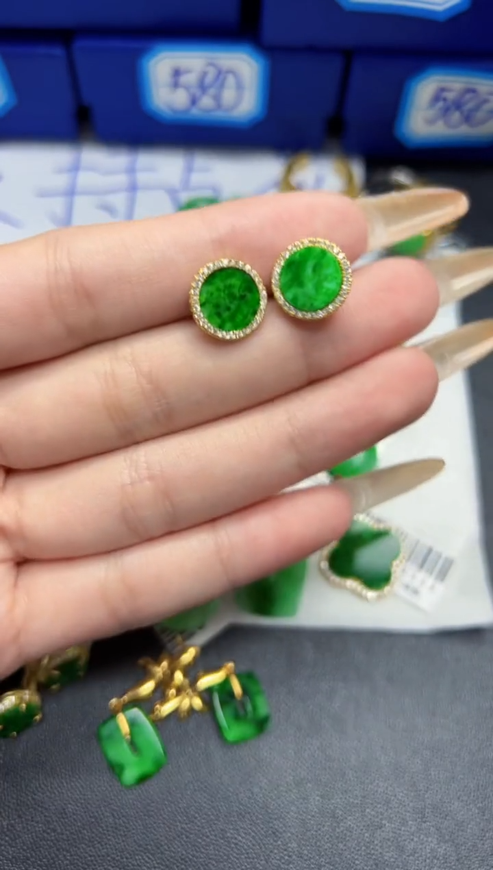 【闪购商品】翡翠耳饰未镶嵌Y缅料A货/多样性发货/一件