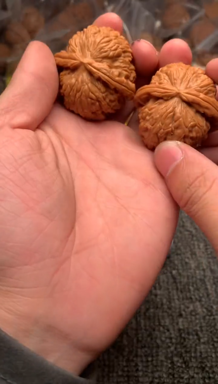 【闪购商品】文玩核桃吊坠白狮子