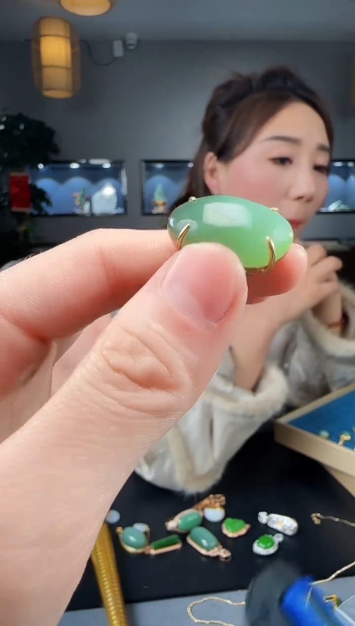 【闪购商品】和田玉戒指18K金镶嵌1