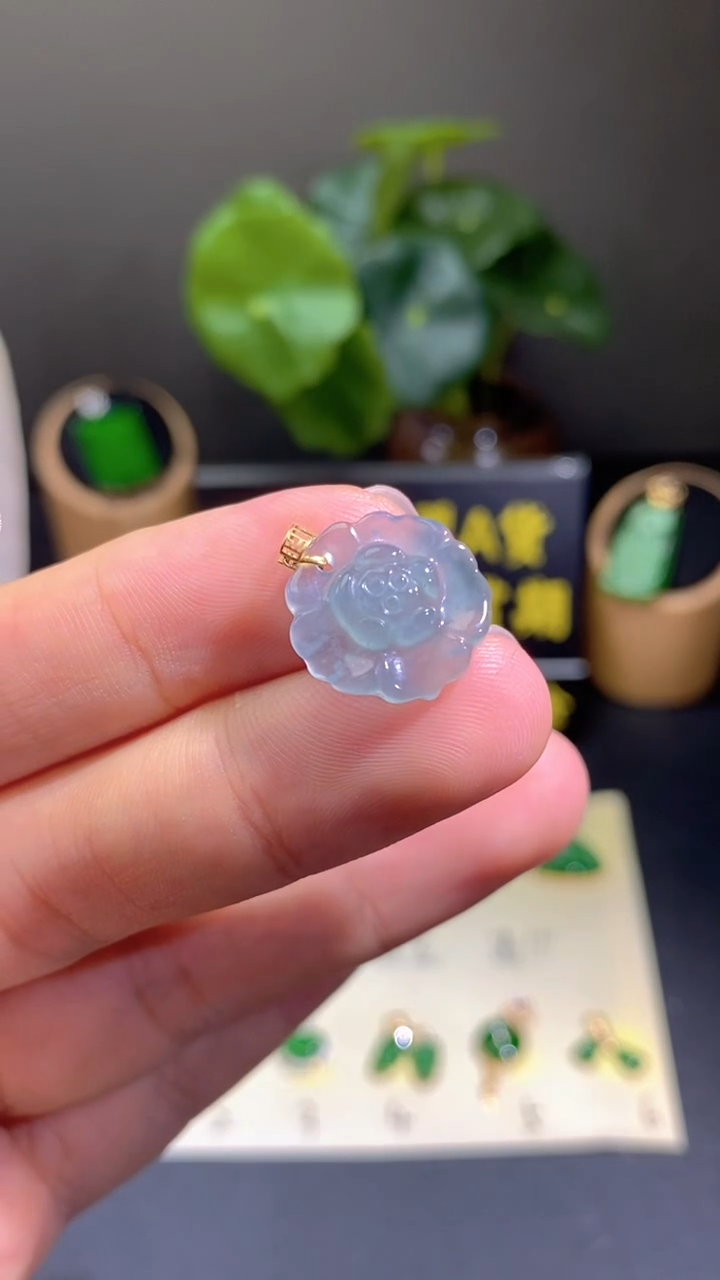 翡翠18K金镶嵌颈饰翡翠A货