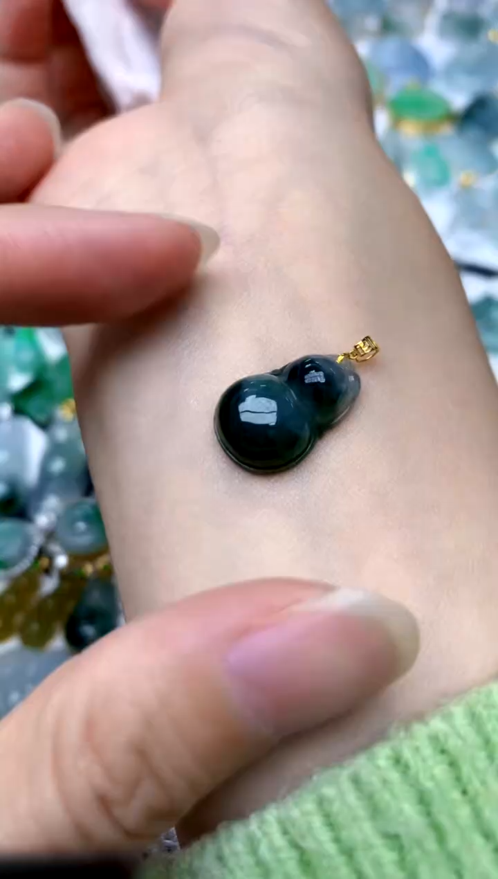 颈饰18K金镶嵌翡翠天然A货翡翠