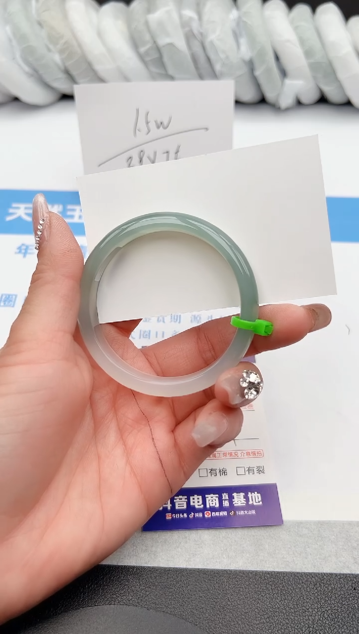 【闪购商品】石英质玉手镯未镶嵌207
