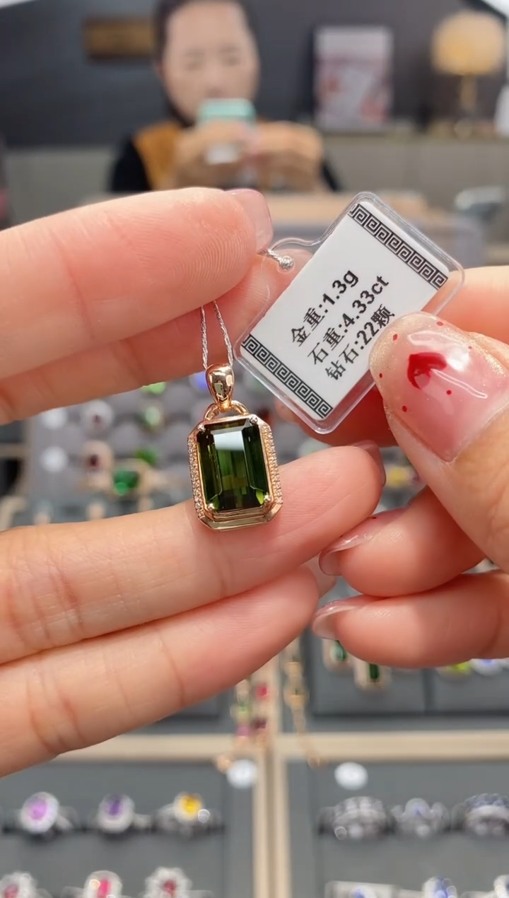 【闪购商品】碧玺颈饰18K金镶嵌4.33  