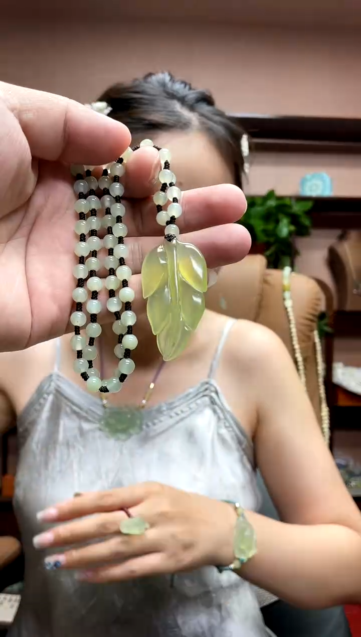 岫玉未镶嵌吊坠·