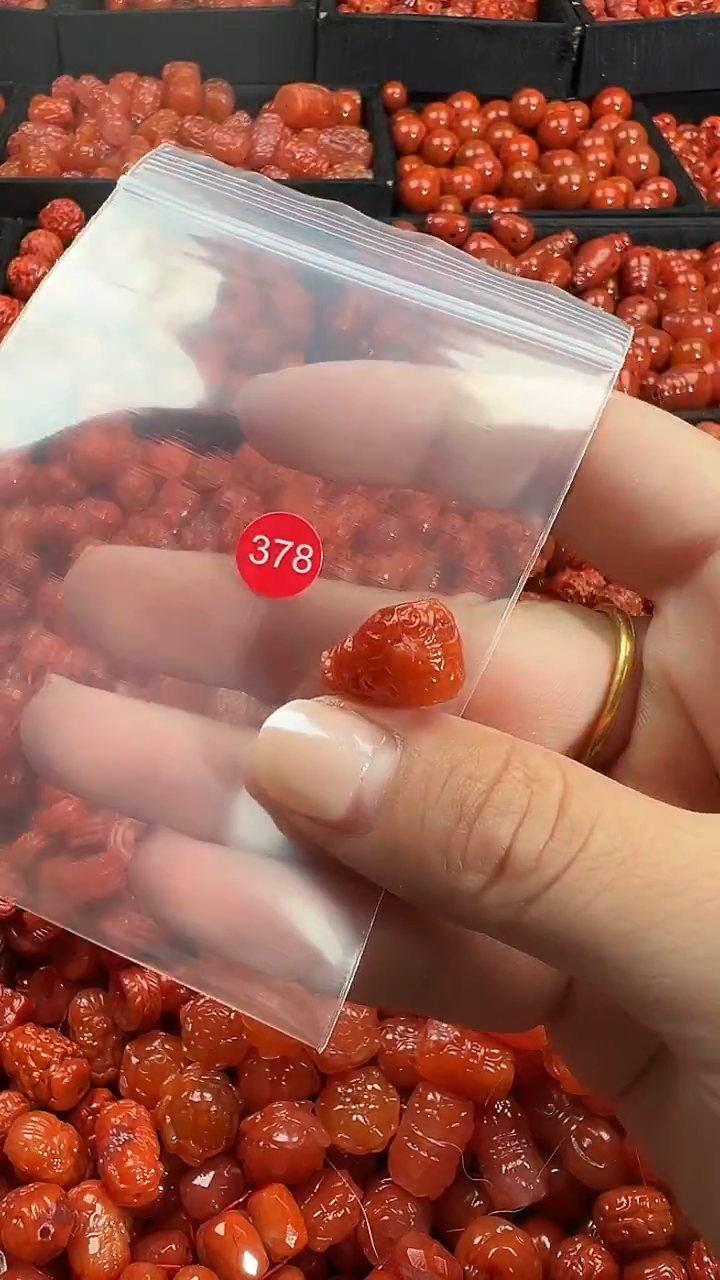 颈饰未镶嵌南红玛瑙1