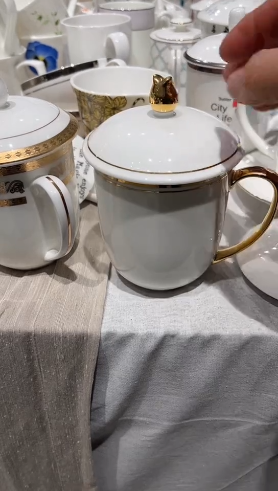 骨瓷隆达骨瓷盖杯1套