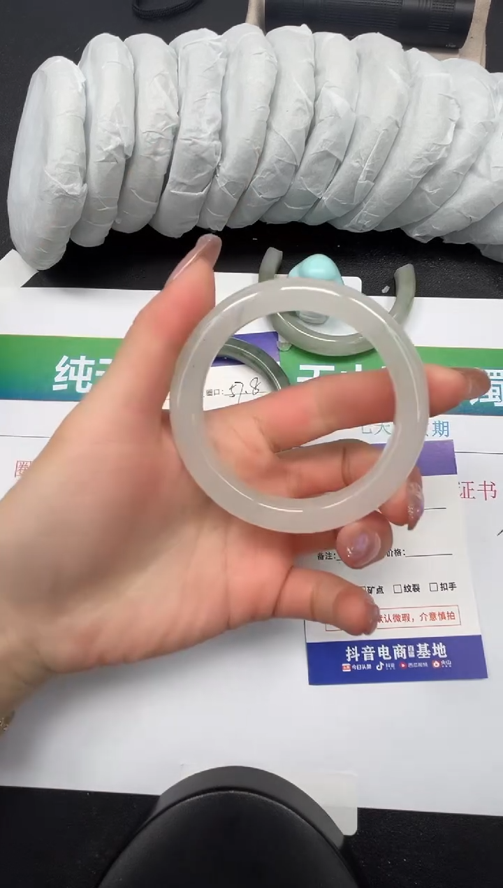 【闪购商品】石英质玉手镯未镶嵌49-56.1