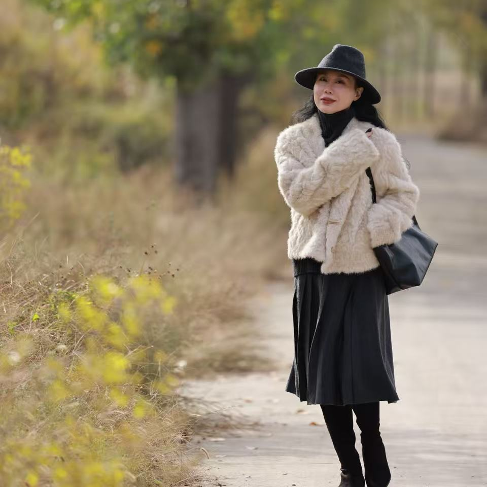 宽松显瘦v领加厚毛毛外套