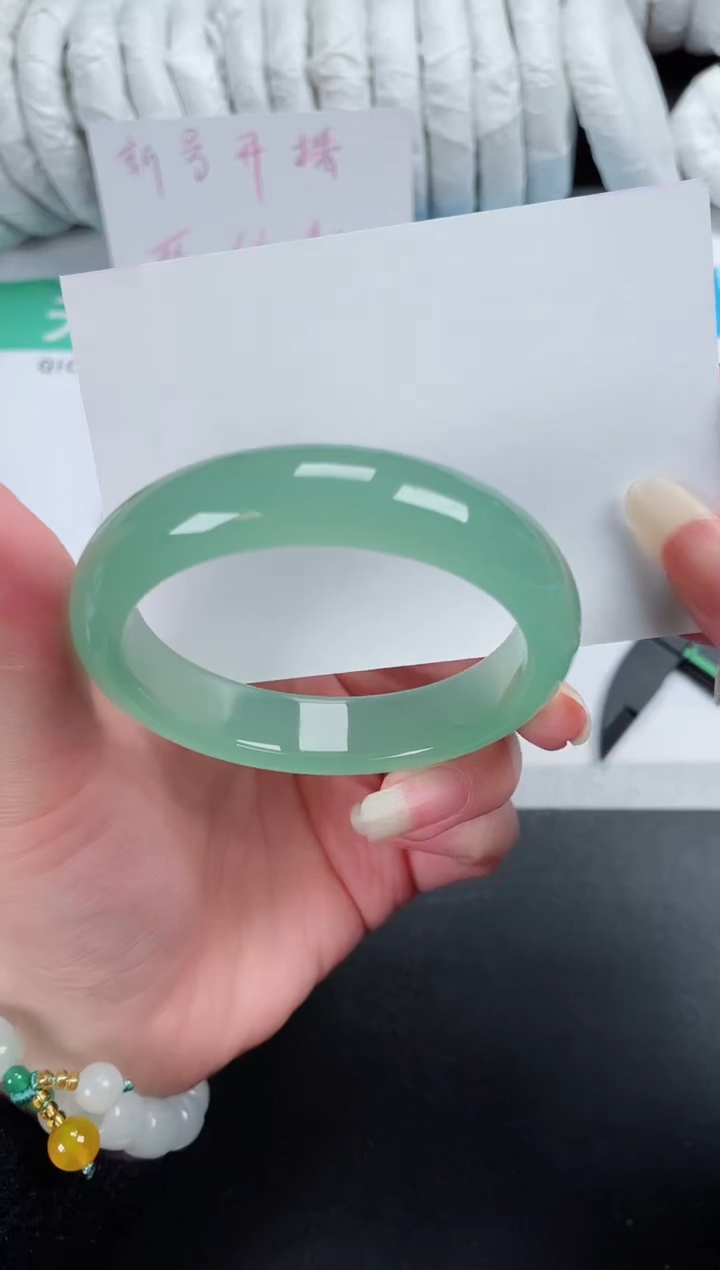 【闪购商品】石英质玉手镯未镶嵌52-56.2