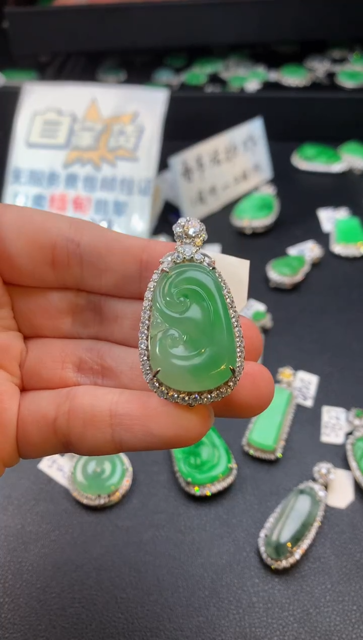 【闪购商品】翡翠颈饰银S925镶嵌翡翠