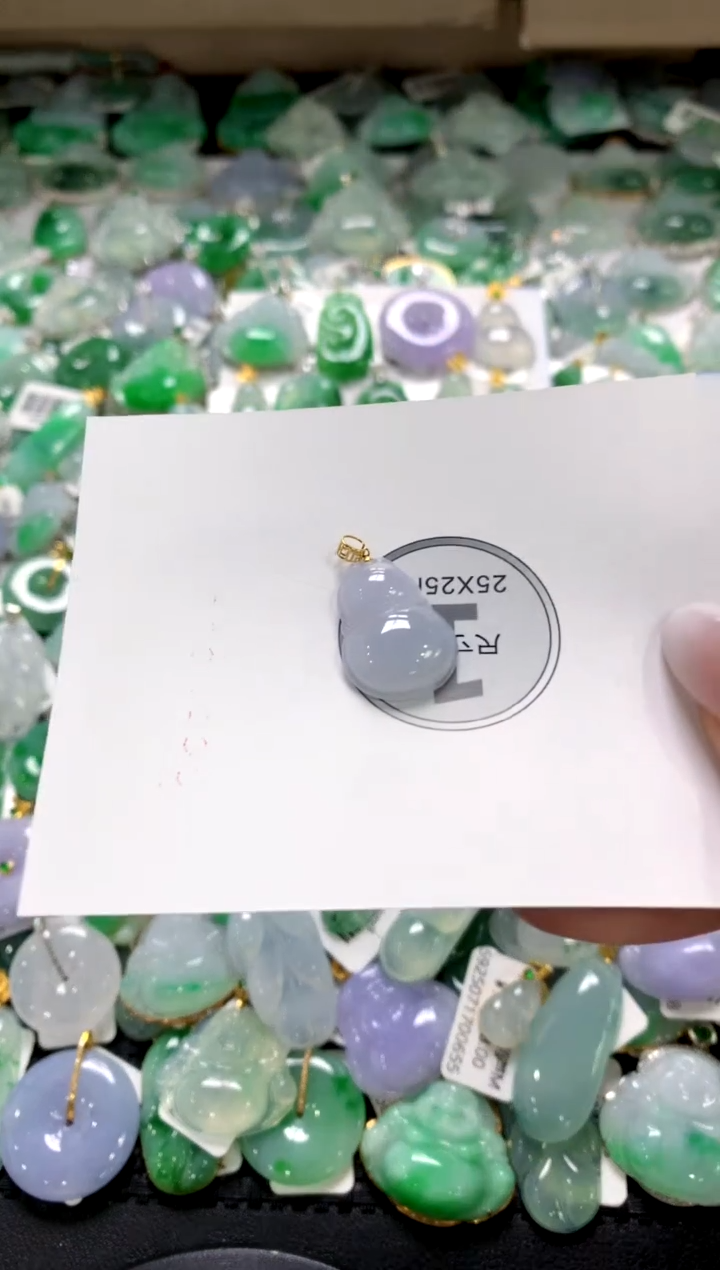 颈饰18K金镶嵌翡翠1111111111111111