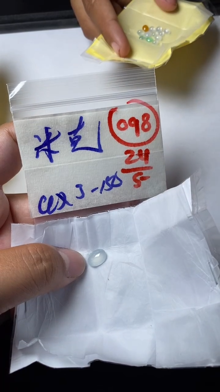 定制翡翠未镶嵌缅甸天然翡翠A货98