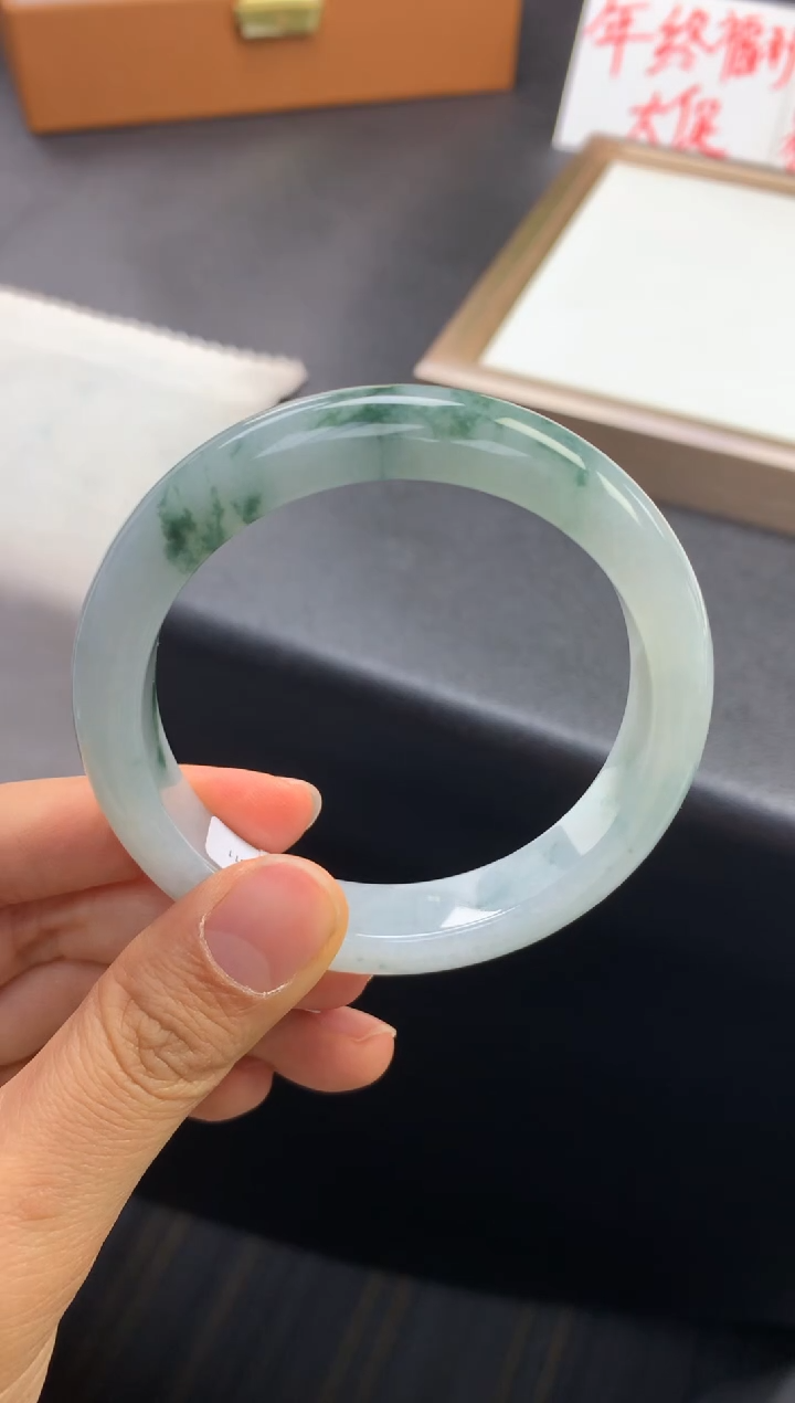 未镶嵌手镯翡翠退货需手镯吊牌标签完好