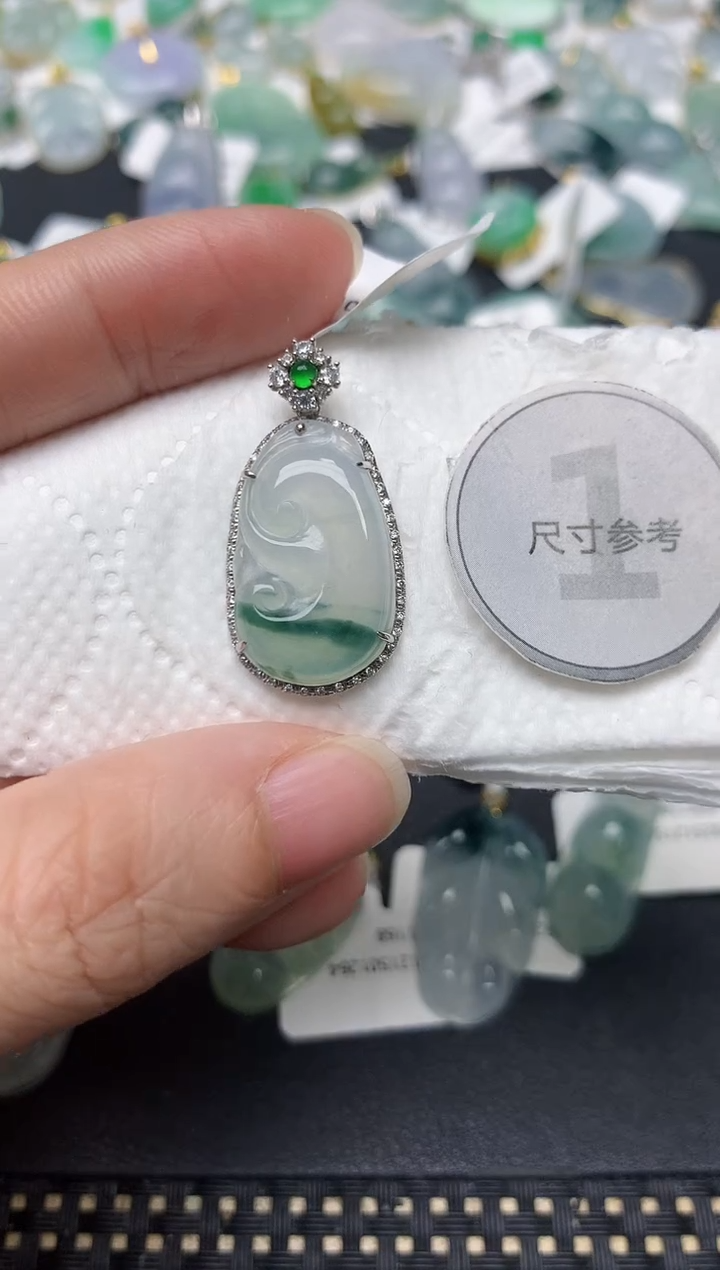 颈饰18K金镶嵌翡翠天然缅甸A货翡翠