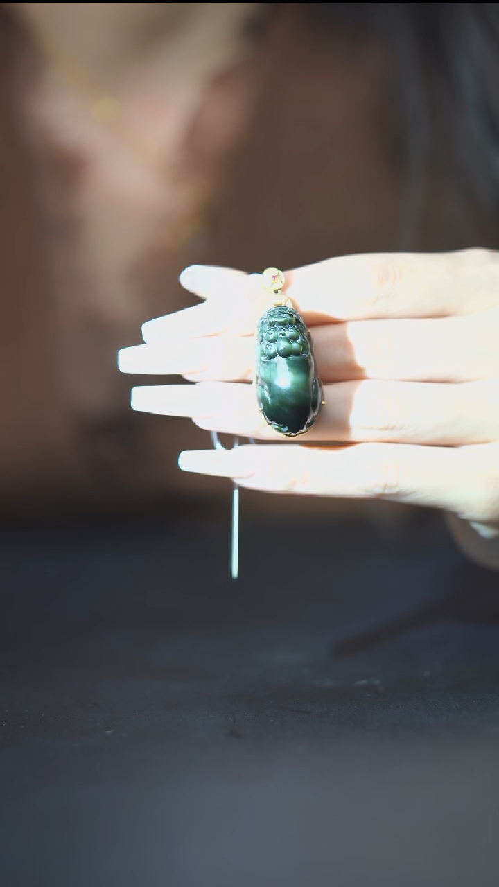 颈饰18K金镶嵌和田玉HT130108碧玉猫眼飞天貔貅挂坠