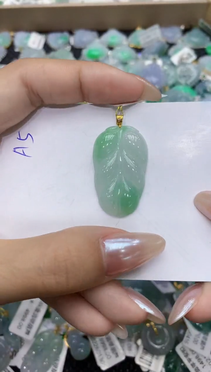 翡翠18K金镶嵌颈饰111111111111  