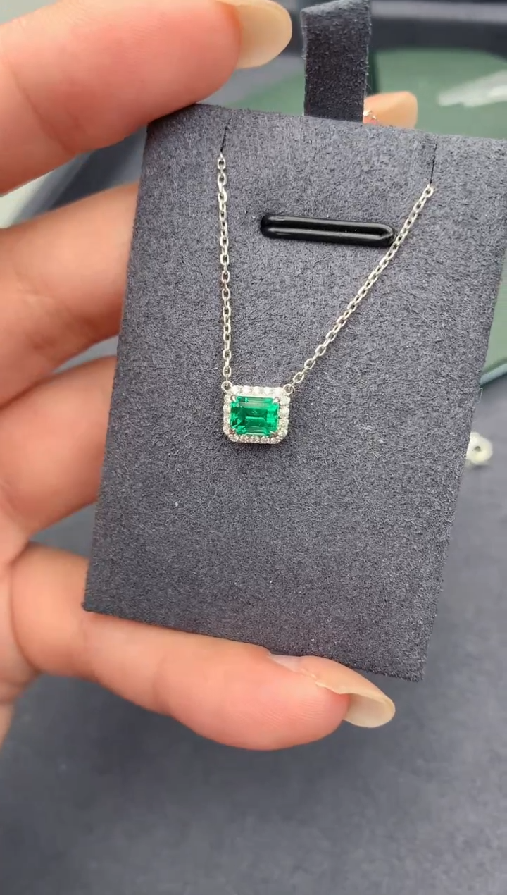 【闪购商品】祖母绿颈饰18K金镶嵌54分祖母绿颈饰