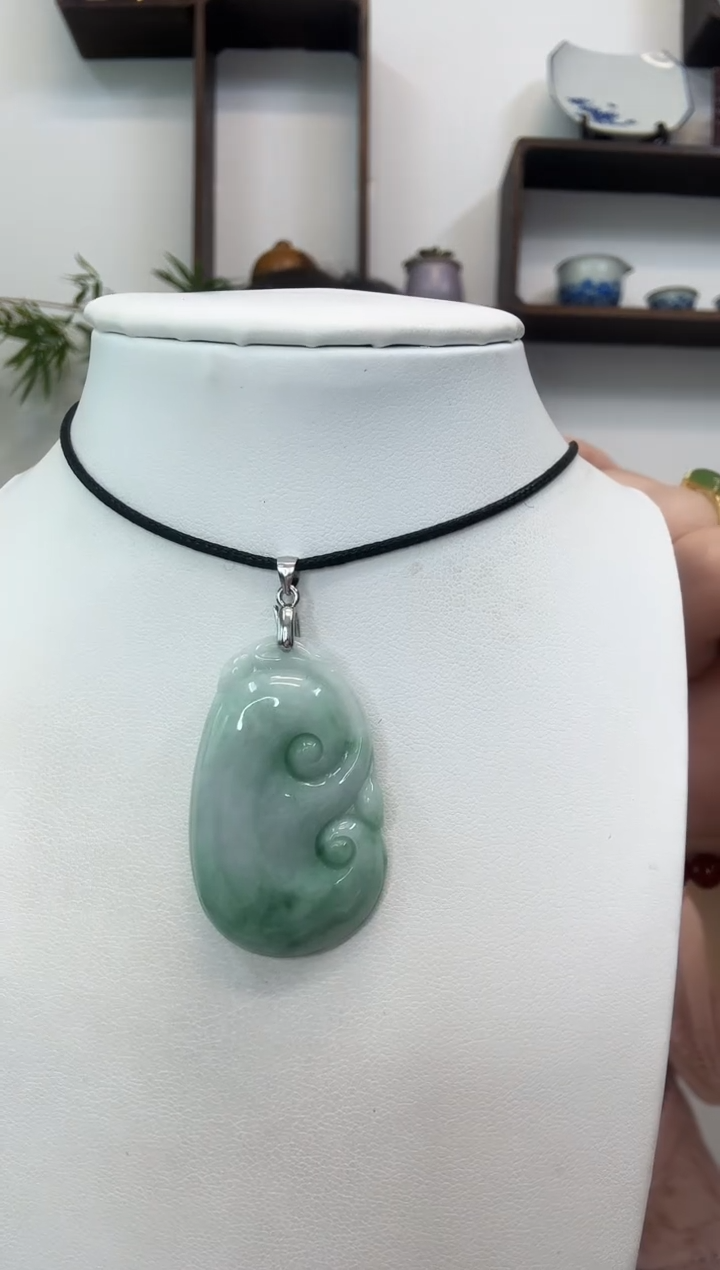 颈饰银S925镶嵌翡翠如意