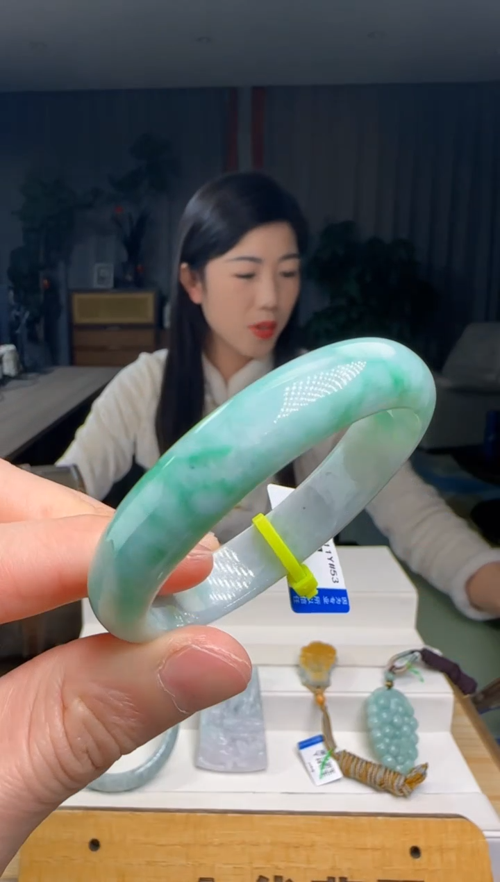 【闪购商品】翡翠手镯未镶嵌DY@@60B7J12163