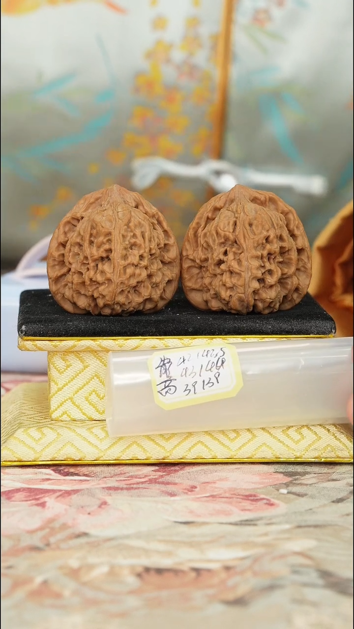 【闪购商品】文玩核桃把件赵喜满南将石